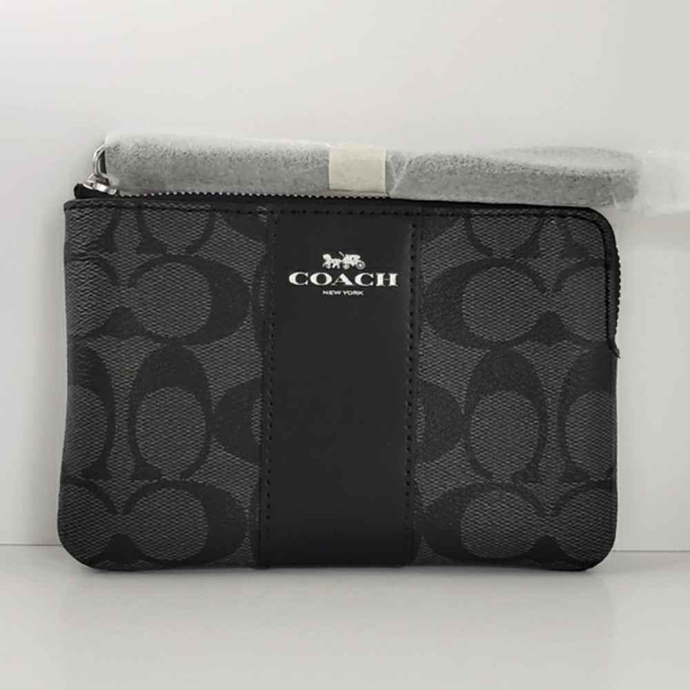 COACH | Corner Zip Wristlet in Signature Canvas - Picture 2 of 10
